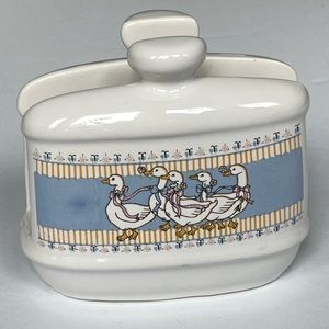 Ribbon goose napkin holder by B&D - like new